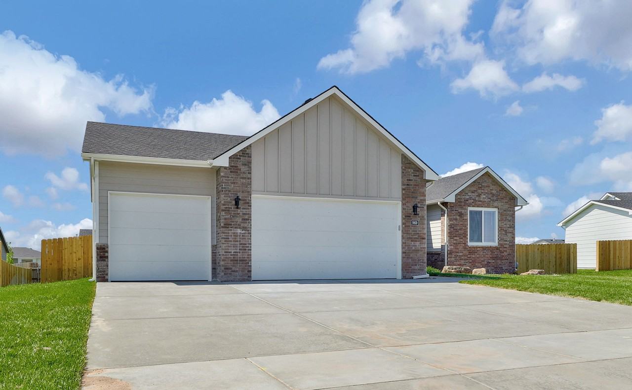 969 Long Path Cir #1 - Photo 3 of 36