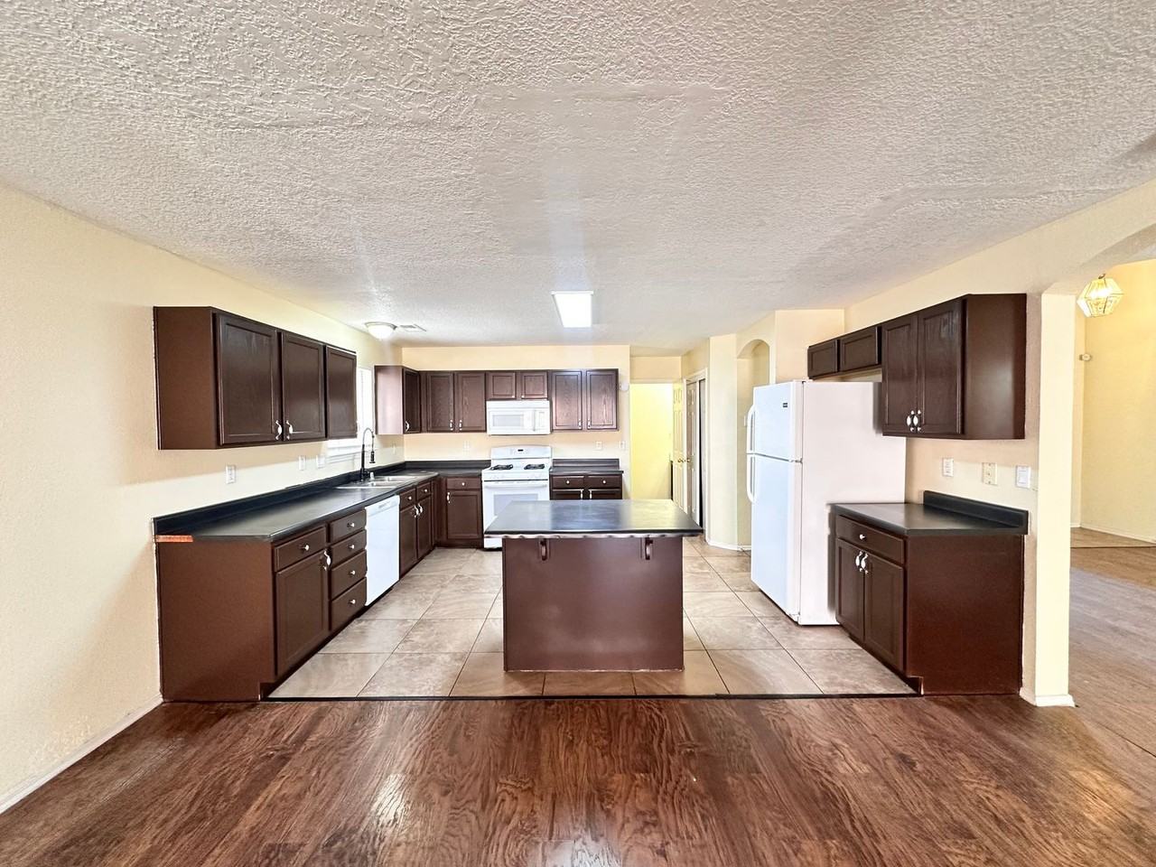 559 Sky Tower St Sw - Photo 7 of 42