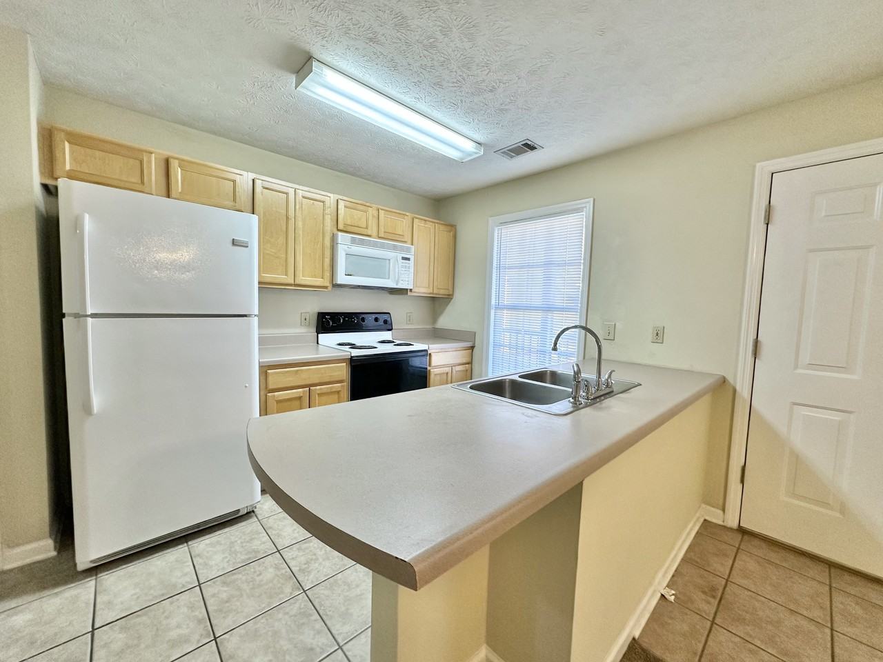 535 W Glenn Ave #212 - Photo 4 of 7