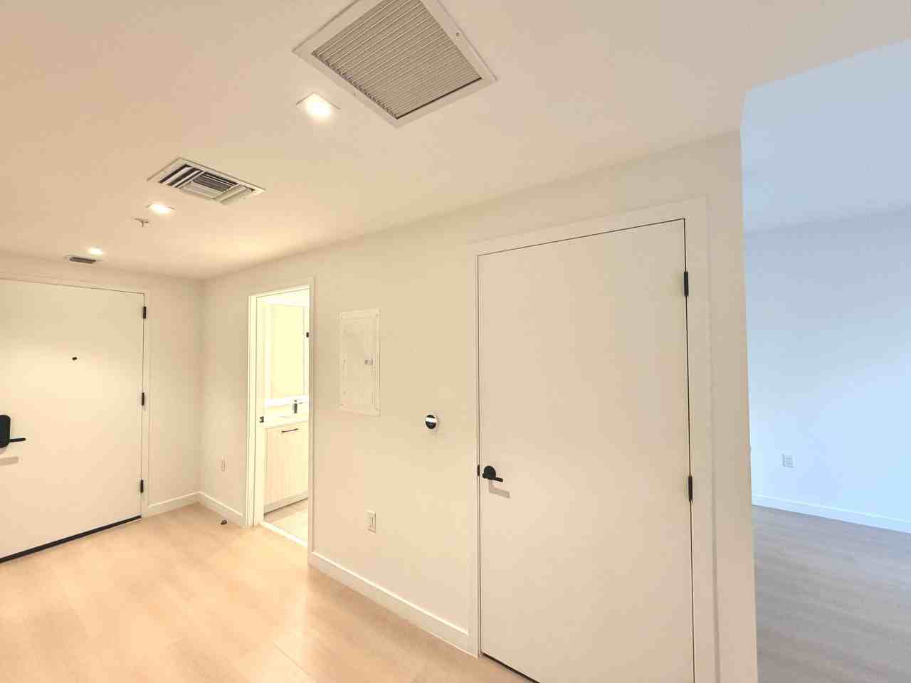 85 Northwest 31st Street #S02 - Photo 4 of 9