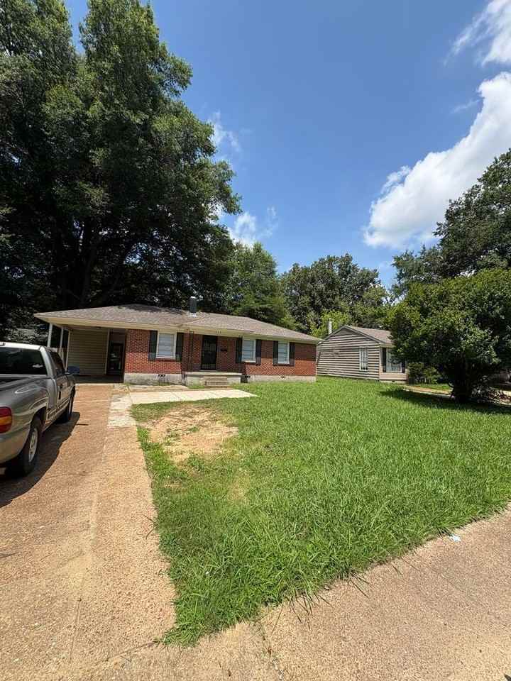 1749 S Perkins Rd - Photo 4 of 20
