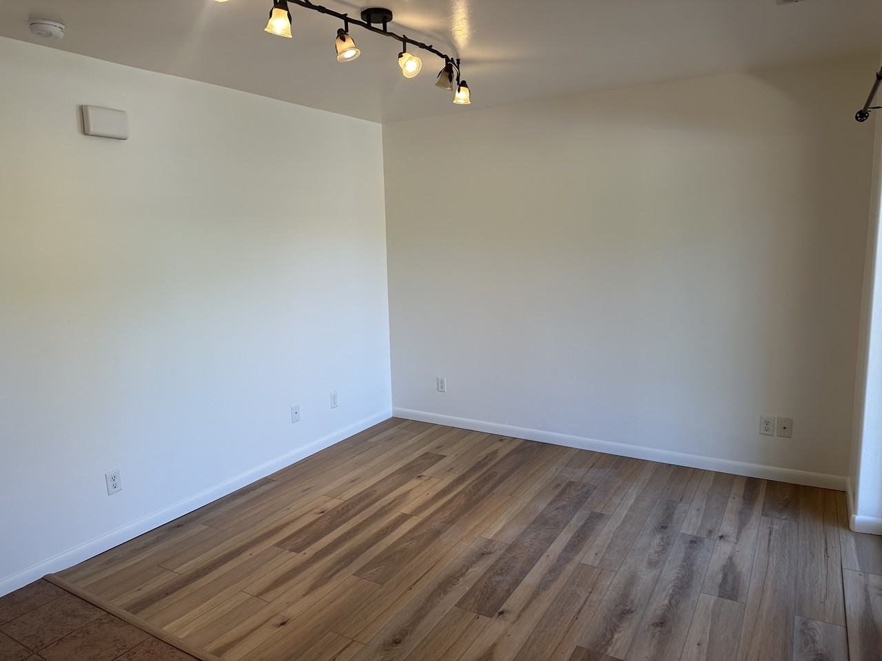 208 East 200 South - 2Suit 1-6 #2 - Photo 2 of 18