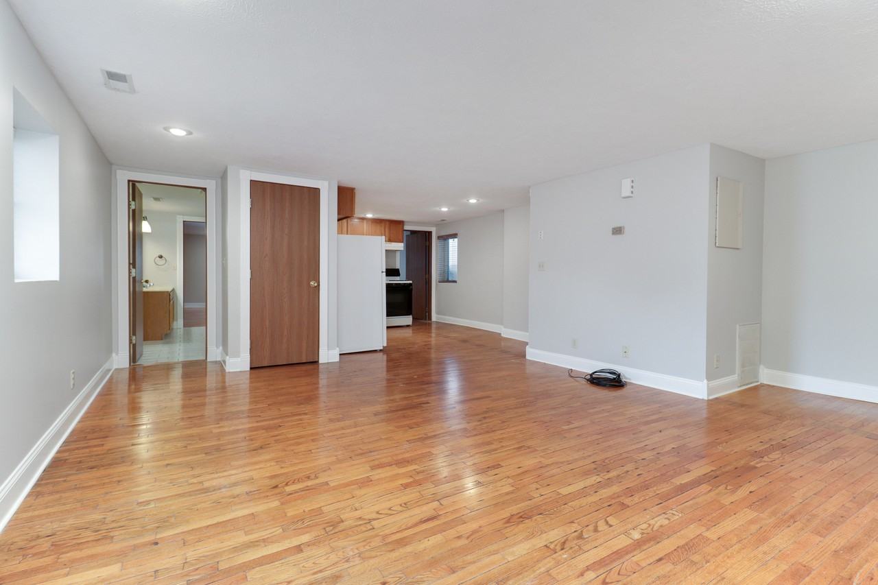 227 1/2 E Front St Apt 2d #2D - Photo 2 of 12