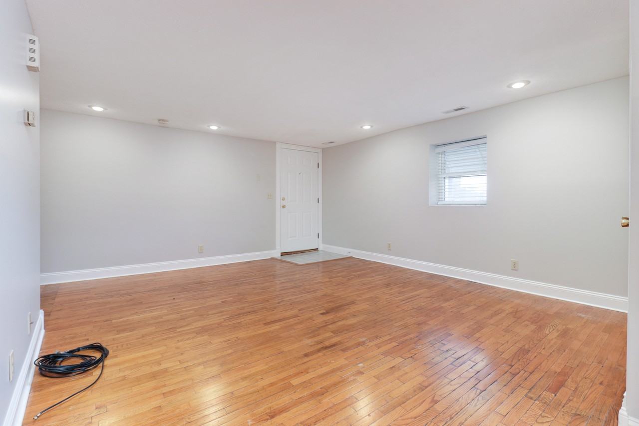 227 1/2 E Front St Apt 2d #2D - Photo 3 of 12