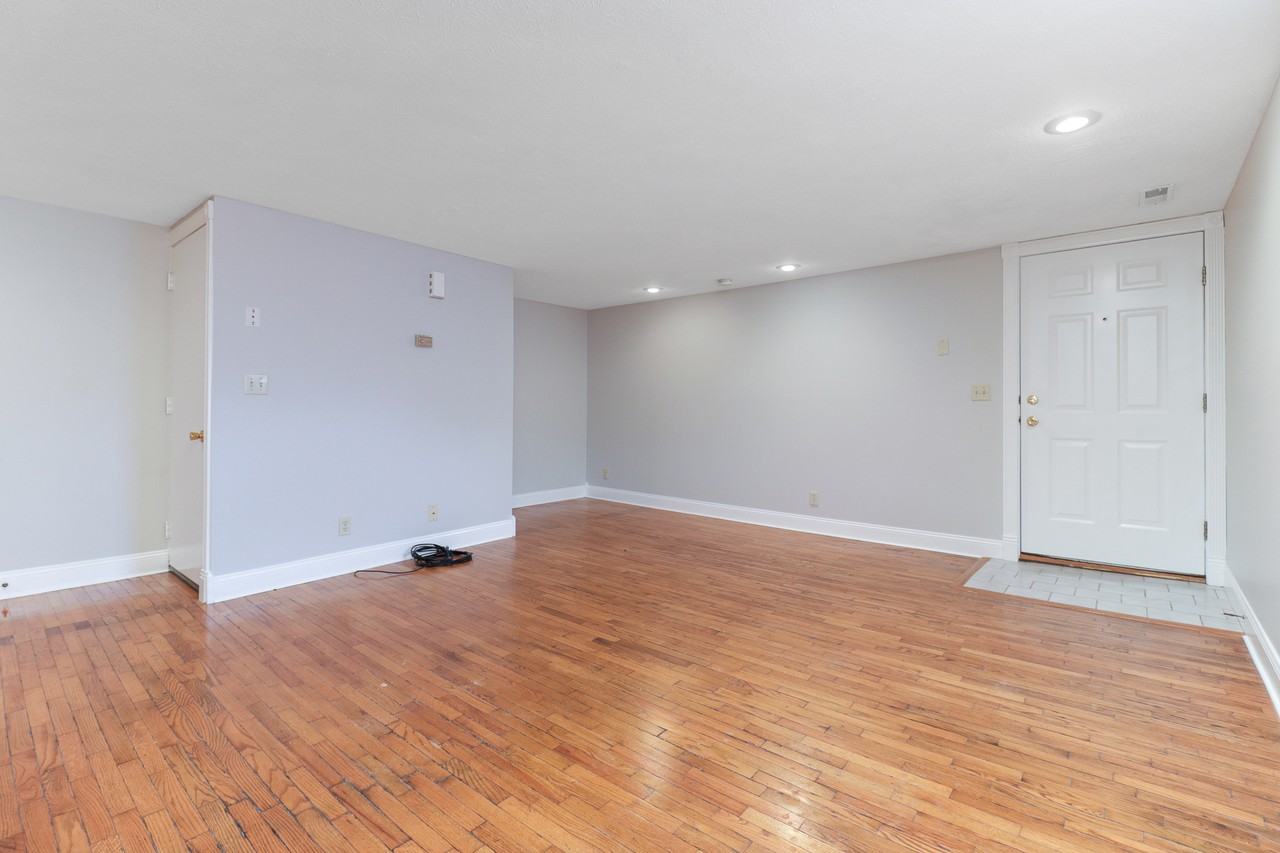 227 1/2 E Front St Apt 2d #2D - Photo 4 of 12