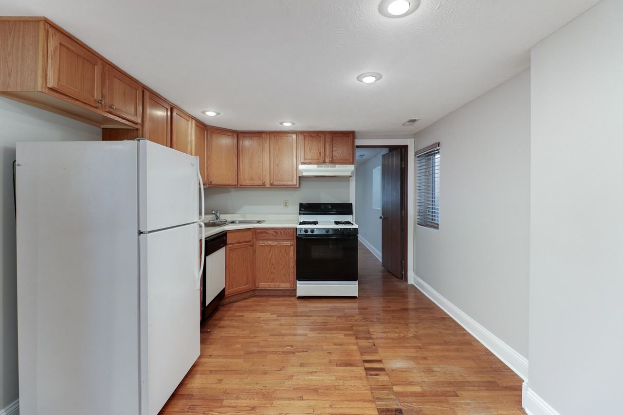 227 1/2 E Front St Apt 2d #2D - Photo 5 of 12