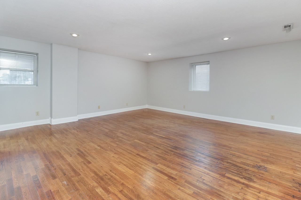 227 1/2 E Front St Apt 2d #2D - Photo 7 of 12