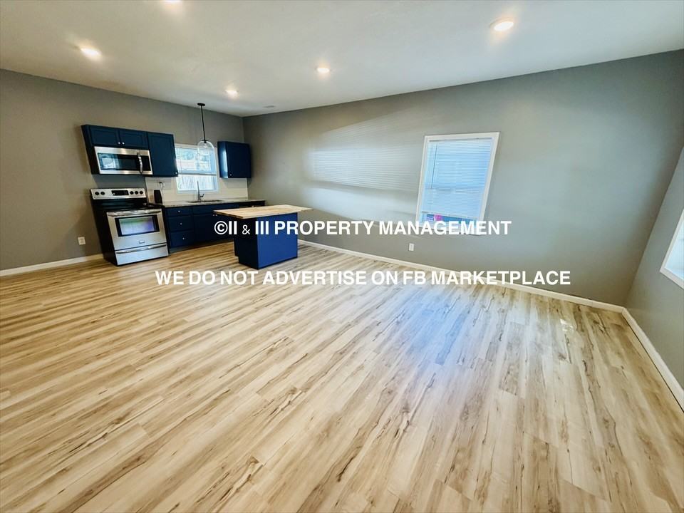 716 10th St #1 - Photo 6 of 17