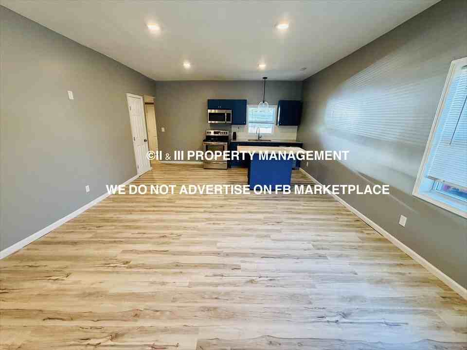 716 10th St #1 - Photo 7 of 17