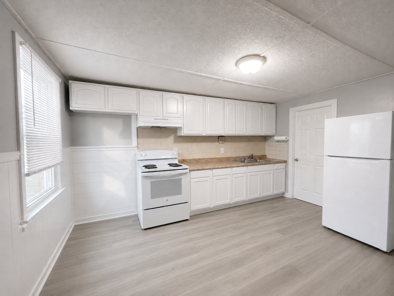 220 Weir St #4 - Photo 4 of 20
