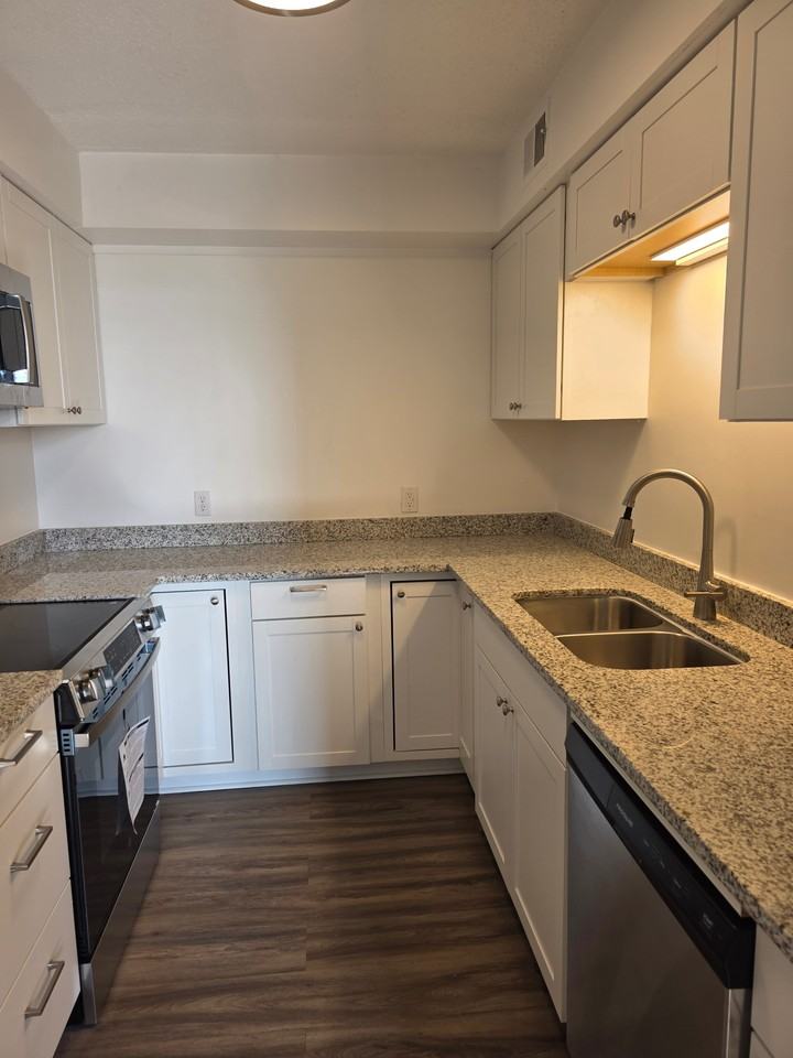619 King Street - 1Unit 506 #1 - Photo 2 of 14