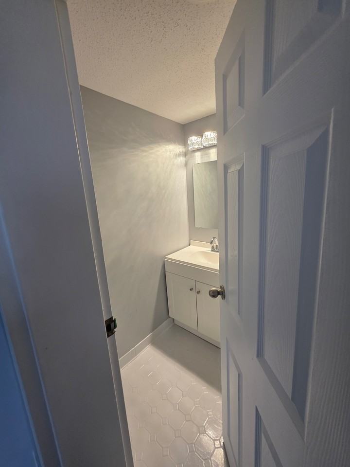 619 King Street - 1Unit 506 #1 - Photo 4 of 14