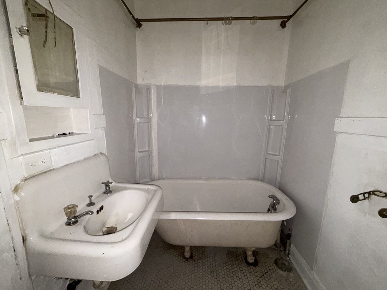 230 W Jackson Blvd #J - Photo 7 of 9