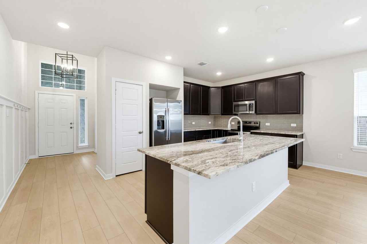 7828 Krenek Tap Dr - Photo 3 of 18