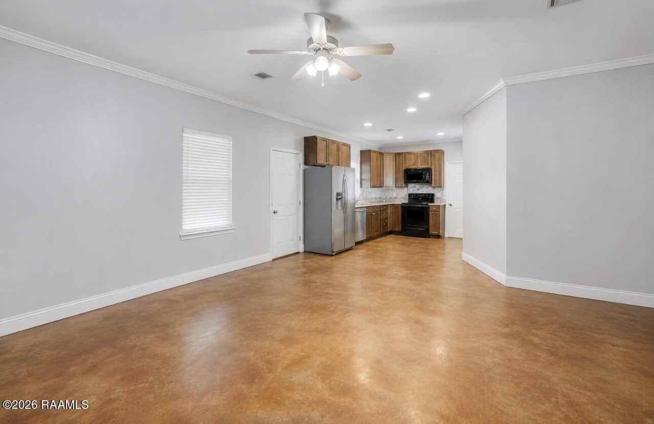 209 Stoneridge Dr #1 - Photo 3 of 17