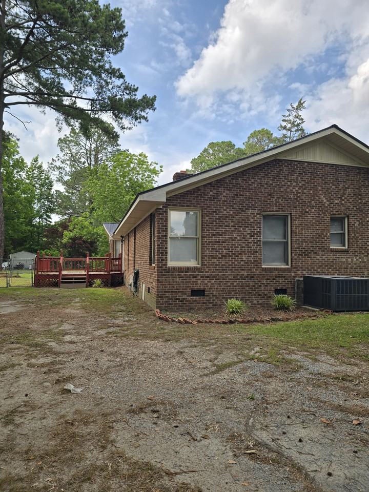 401 Pecan St #1 - Photo 3 of 18