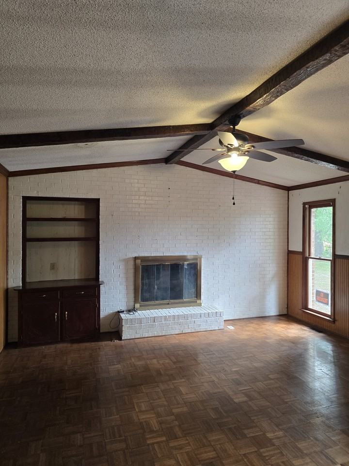 401 Pecan St #1 - Photo 5 of 18