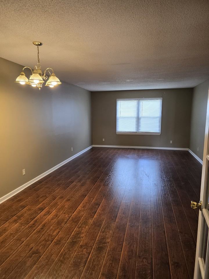401 Pecan St #1 - Photo 6 of 18