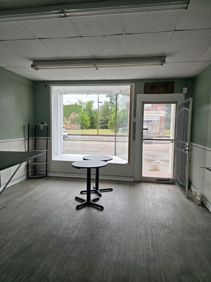109 E Railroad St #1 - Photo 2 of 10