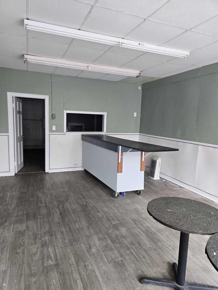 109 E Railroad St #1 - Photo 3 of 10