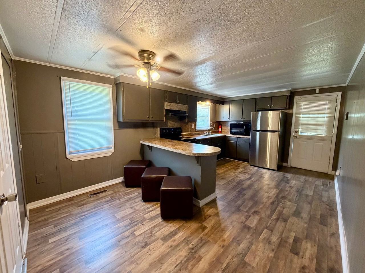 1017 California Blvd - Photo 4 of 11