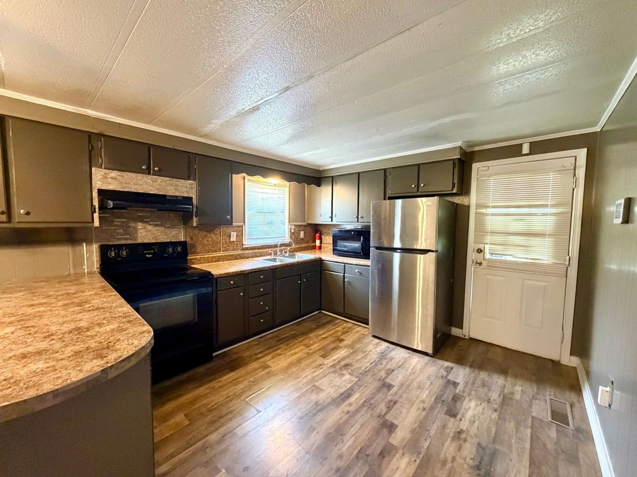 1017 California Blvd - Photo 5 of 11