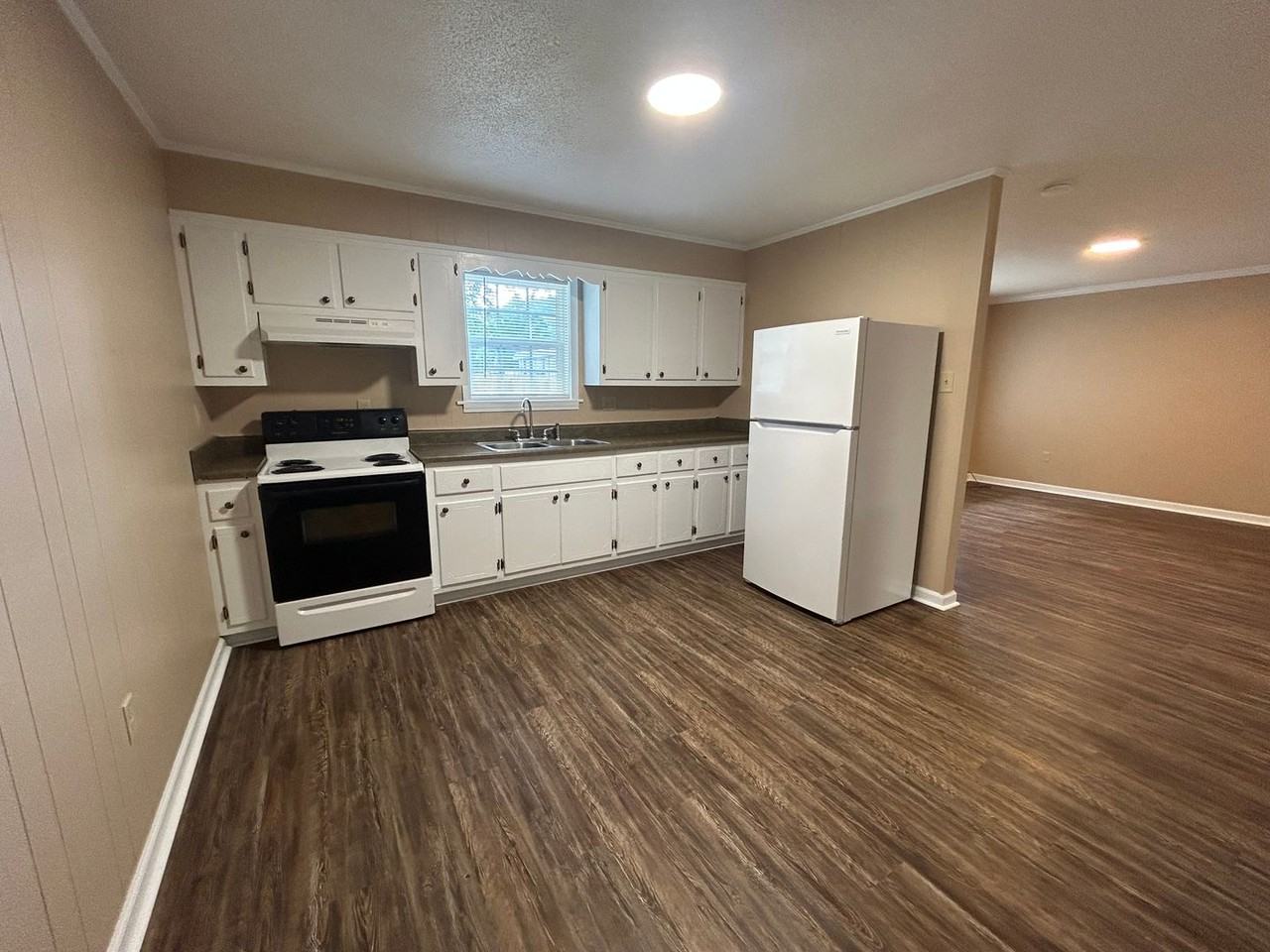 250 N Washington Ave #23 - Photo 3 of 6