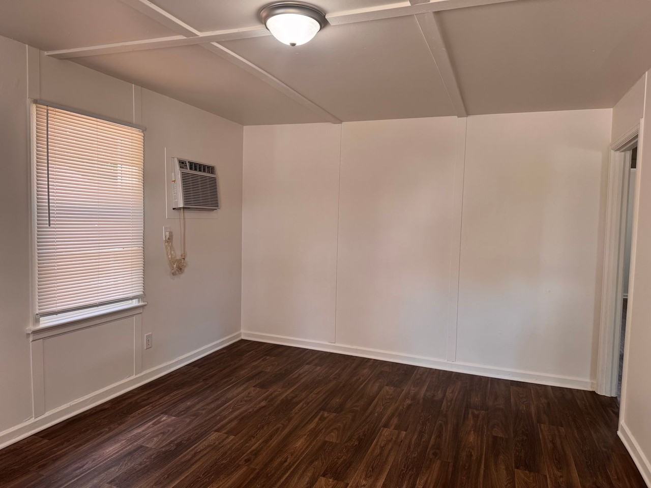 1520 Sloan St - Photo 2 of 14