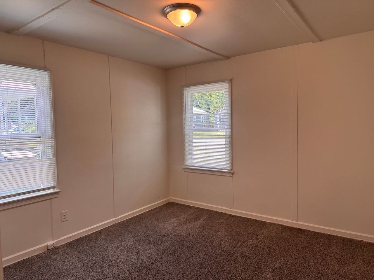 1520 Sloan St - Photo 4 of 14