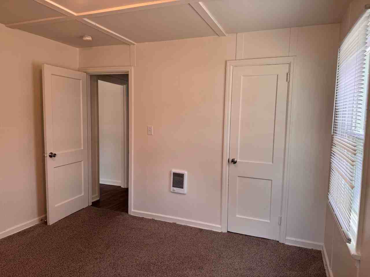 1520 Sloan St - Photo 5 of 14
