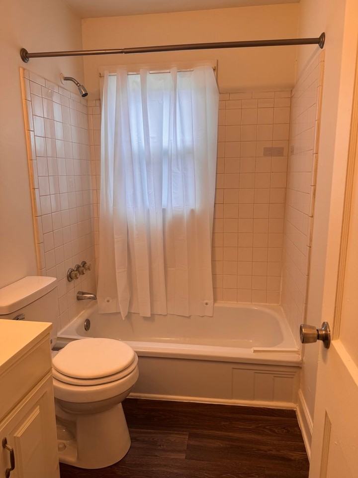 1520 Sloan St - Photo 7 of 14
