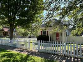 featured image of 1352 N Summit Ave