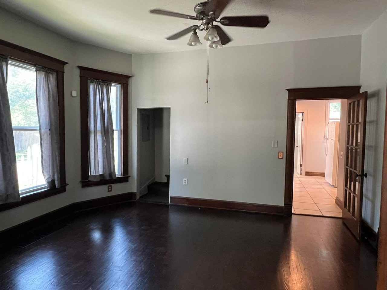 1352 N Summit Ave - Photo 4 of 16