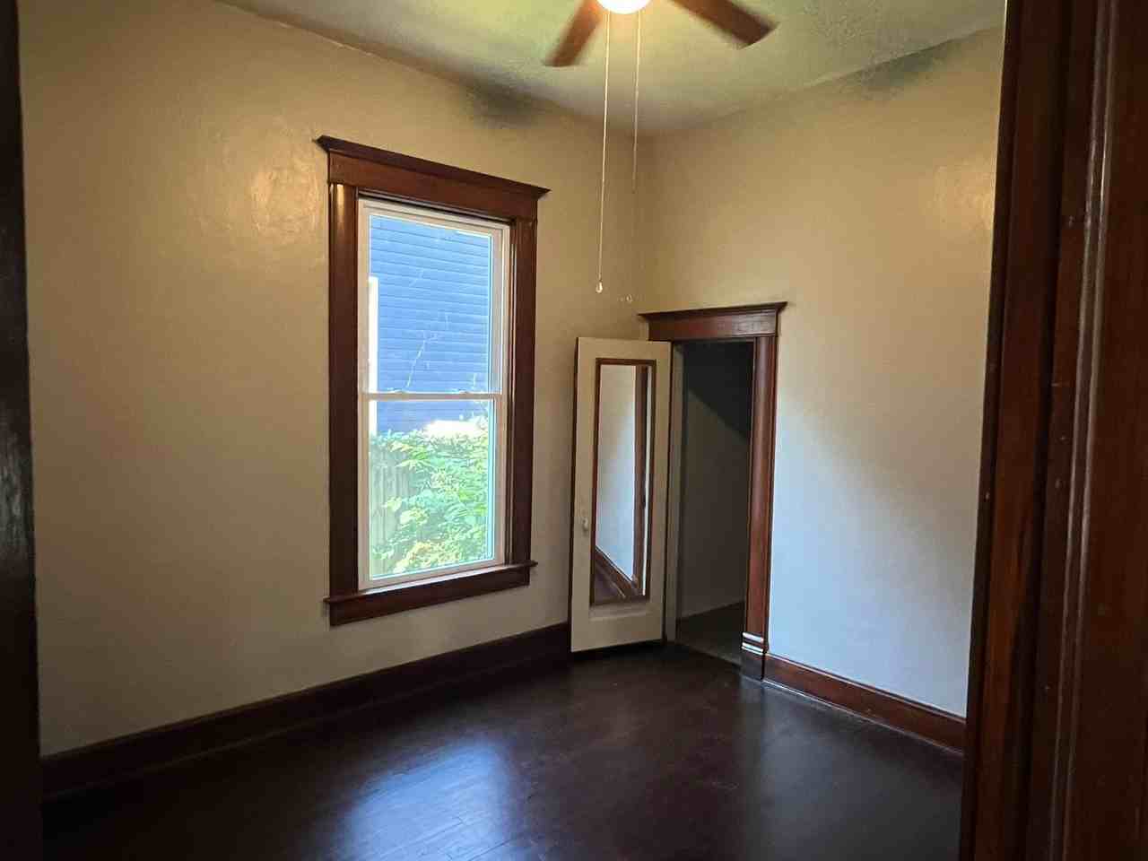1352 N Summit Ave - Photo 5 of 16