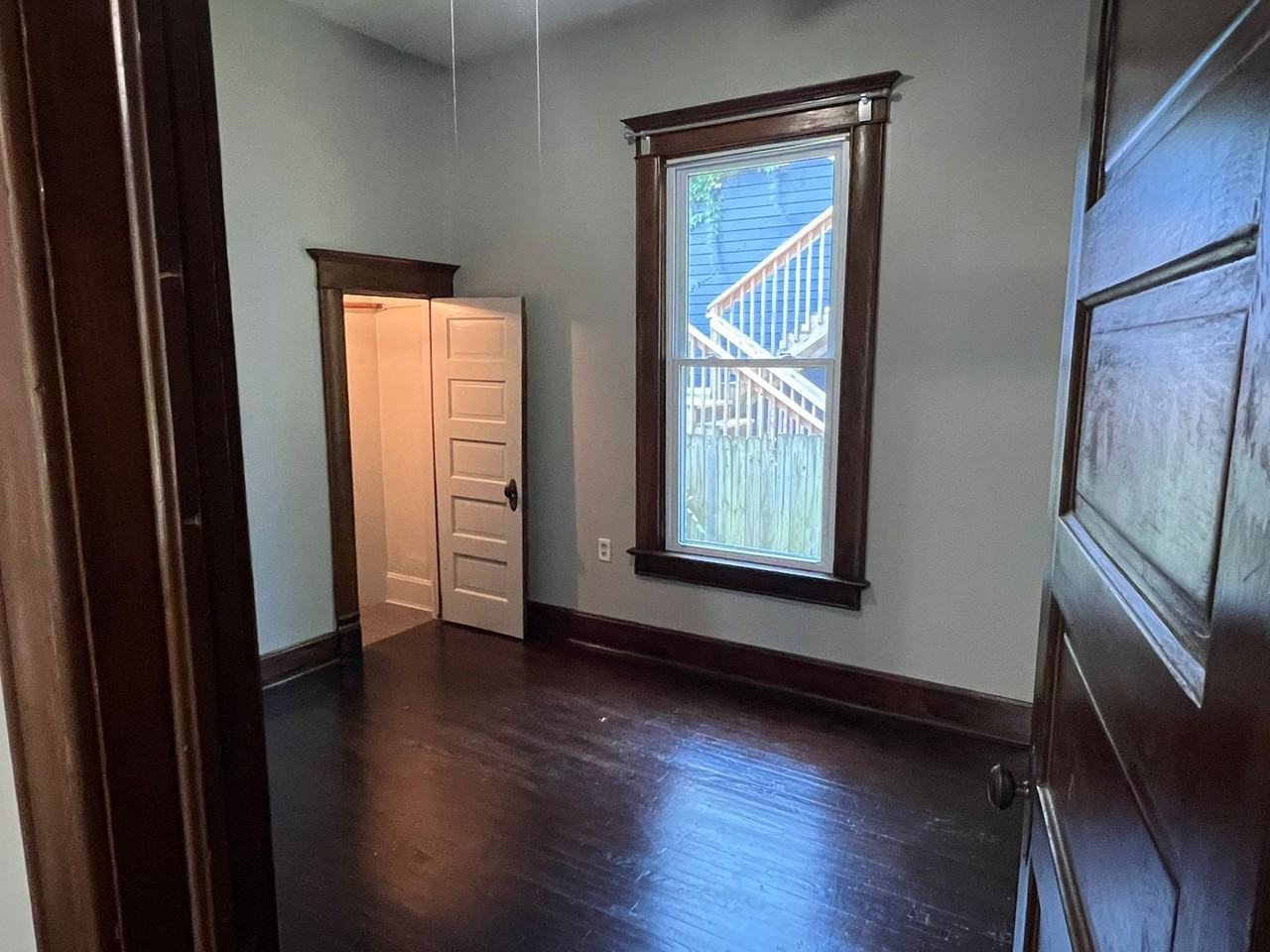 1352 N Summit Ave - Photo 6 of 16