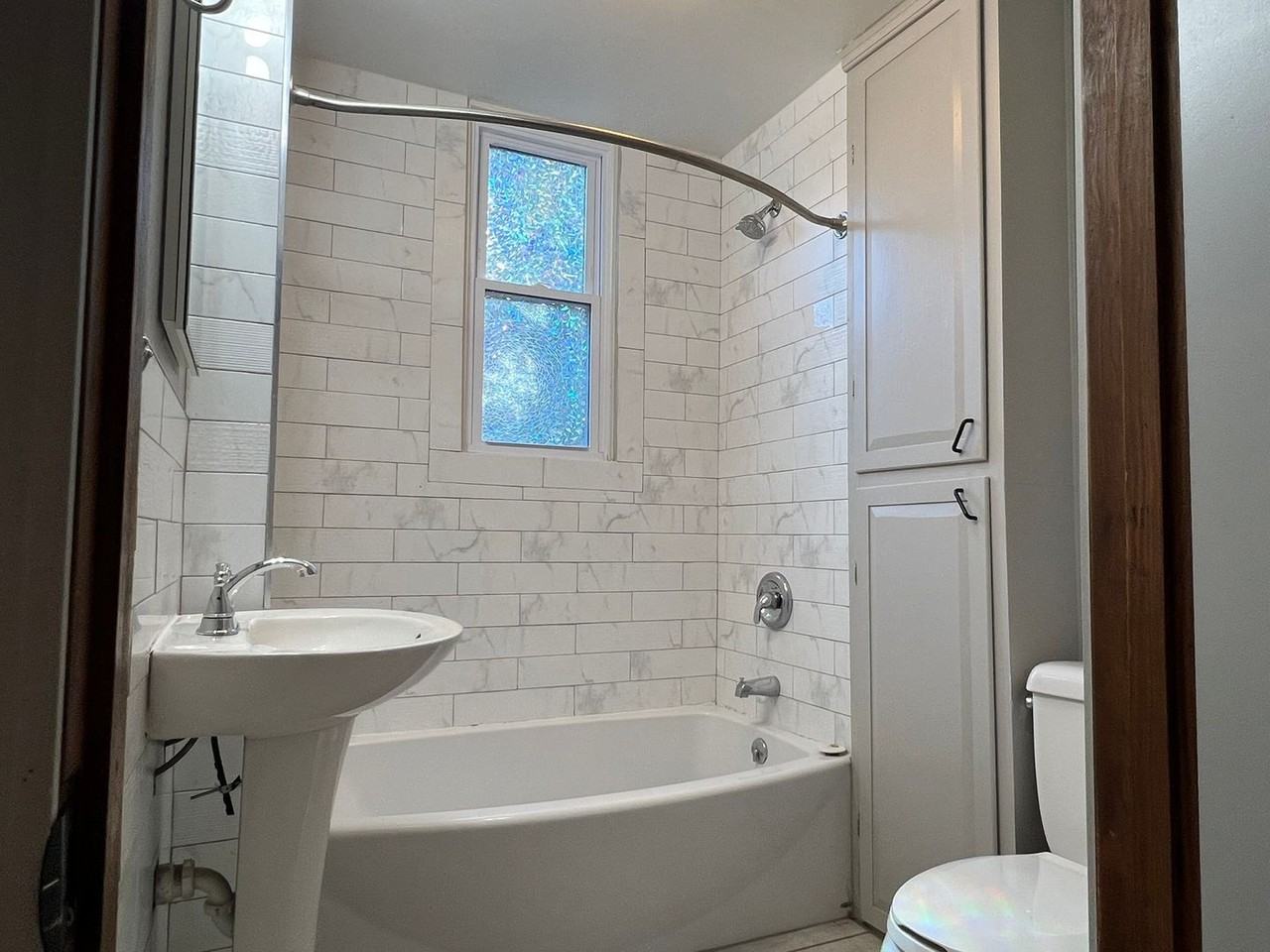 1352 N Summit Ave - Photo 7 of 16
