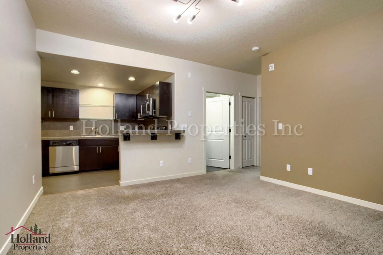 670 Ne Roydon Ln - Photo 4 of 18