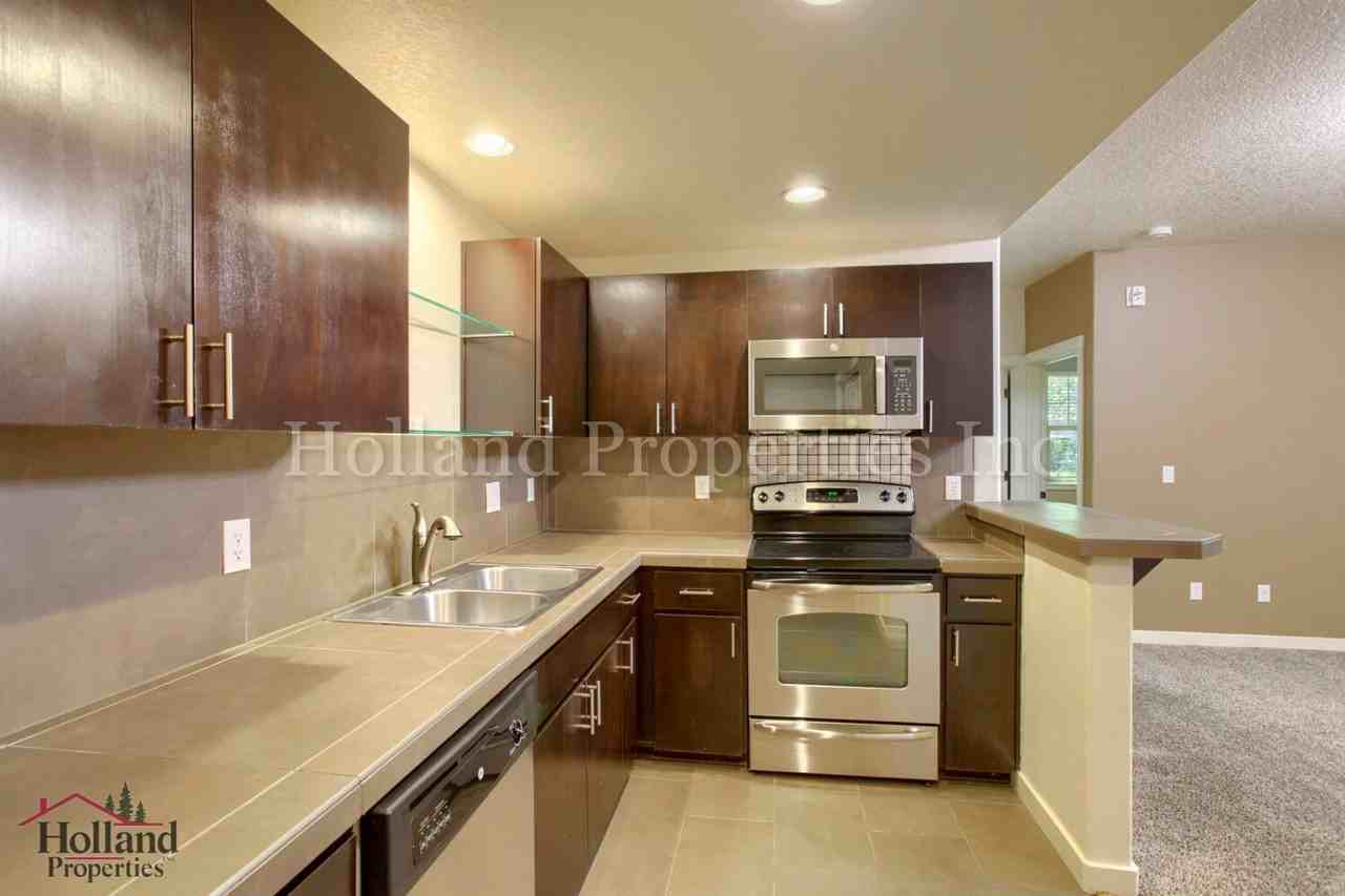 670 Ne Roydon Ln - Photo 5 of 18