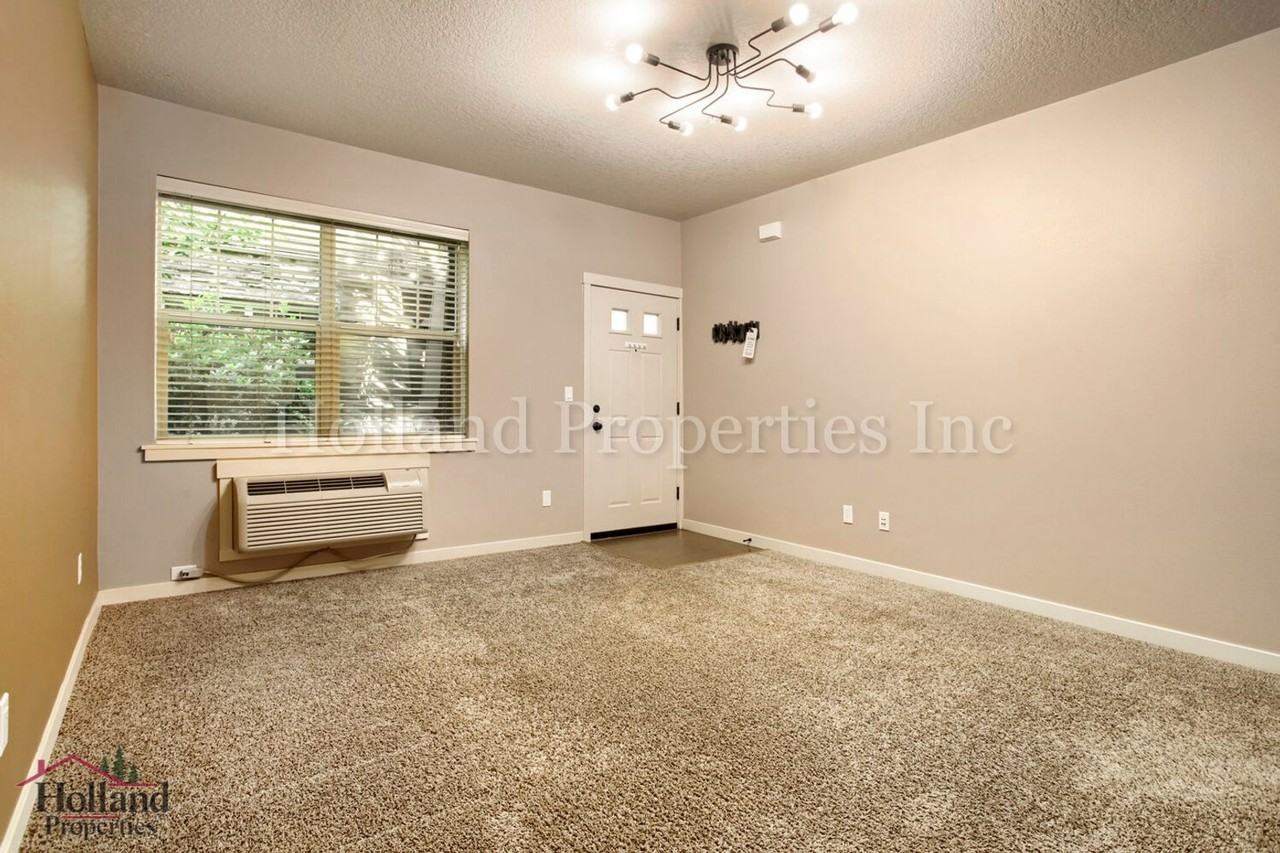 670 Ne Roydon Ln - Photo 6 of 18
