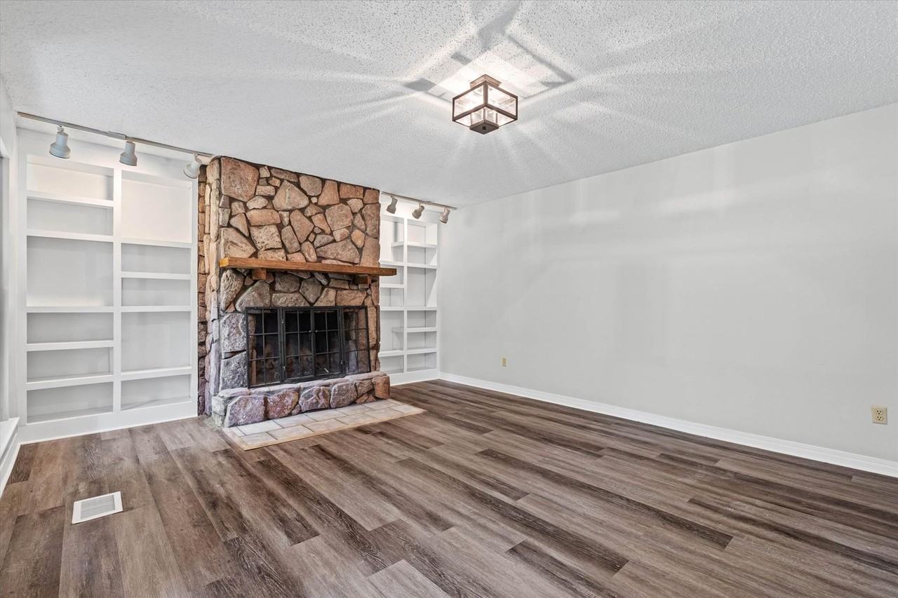 143 Buena Vista Dr - Photo 2 of 25