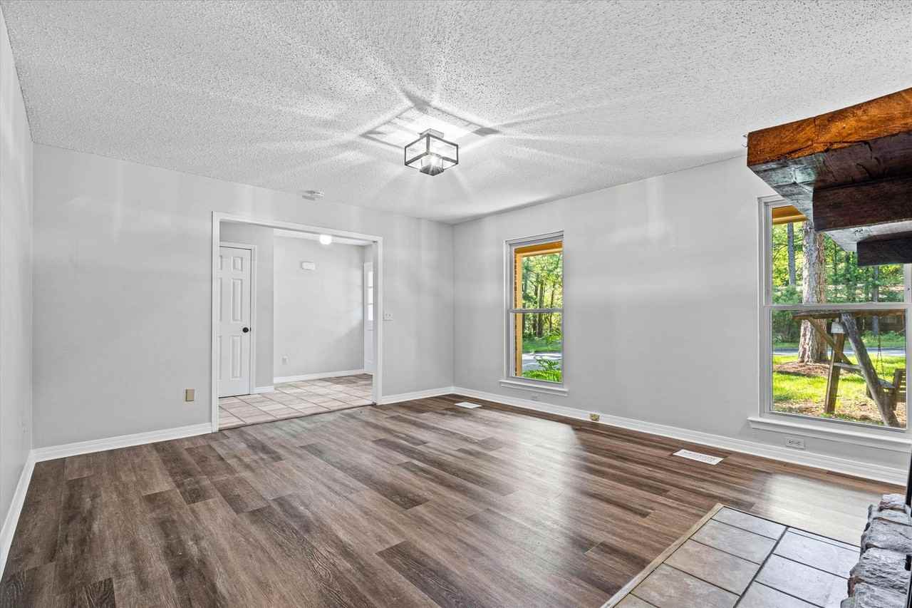 143 Buena Vista Dr - Photo 4 of 25