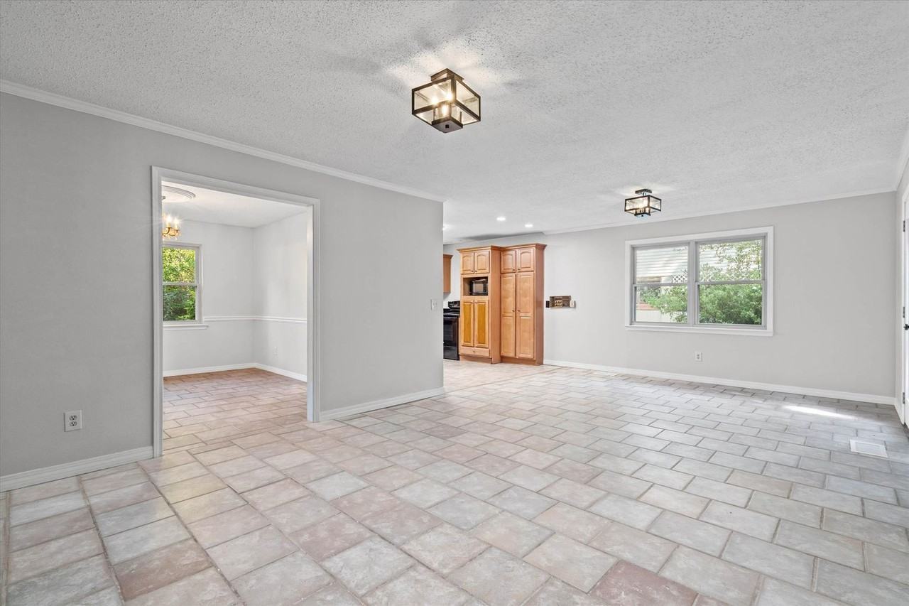 143 Buena Vista Dr - Photo 5 of 25