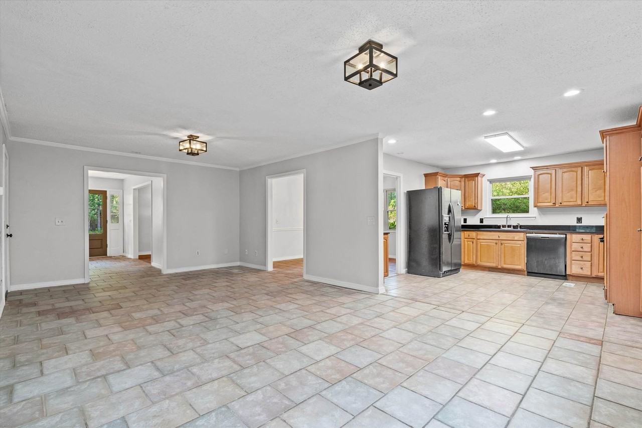 143 Buena Vista Dr - Photo 6 of 25