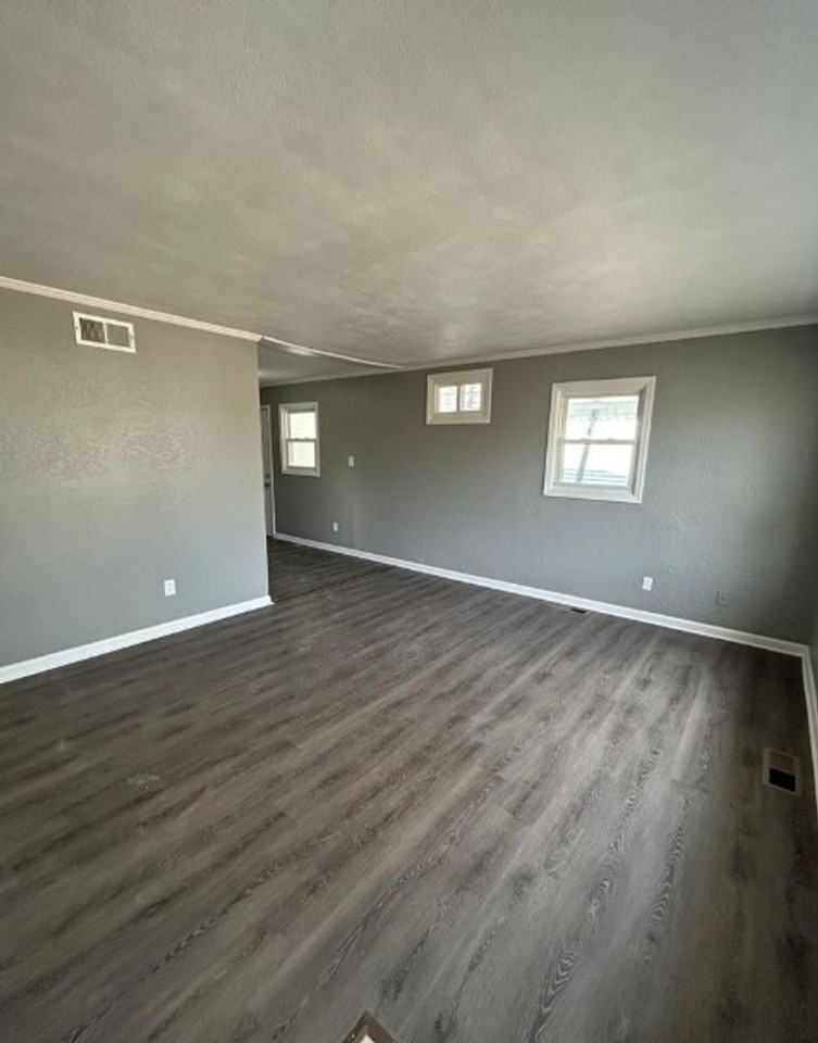 20 Leonard Dr - Photo 4 of 12