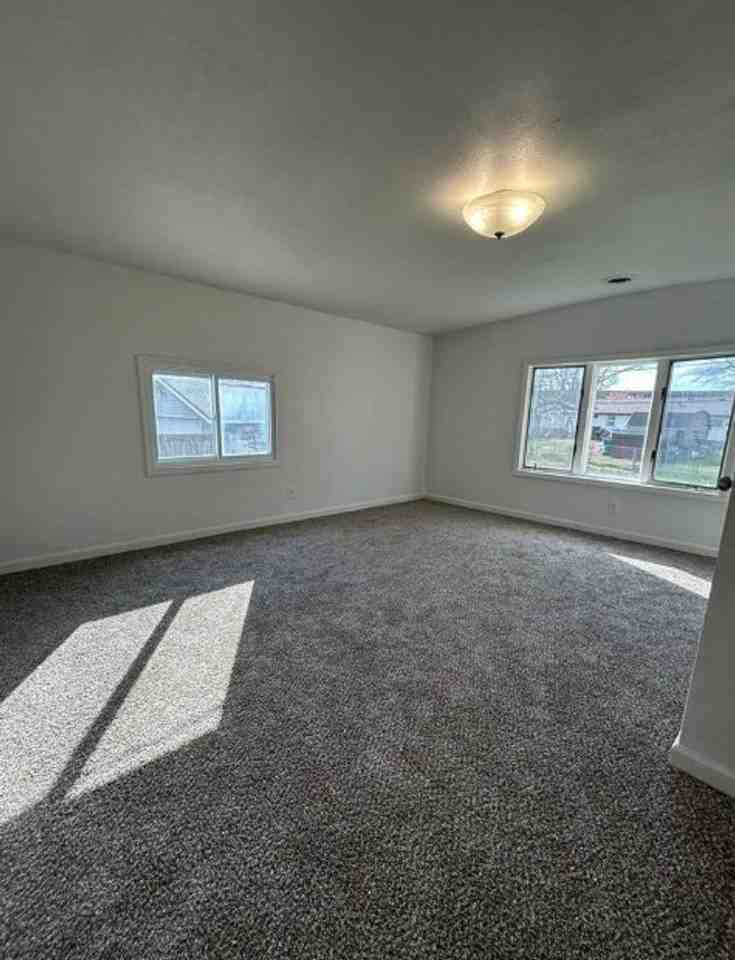 20 Leonard Dr - Photo 5 of 12