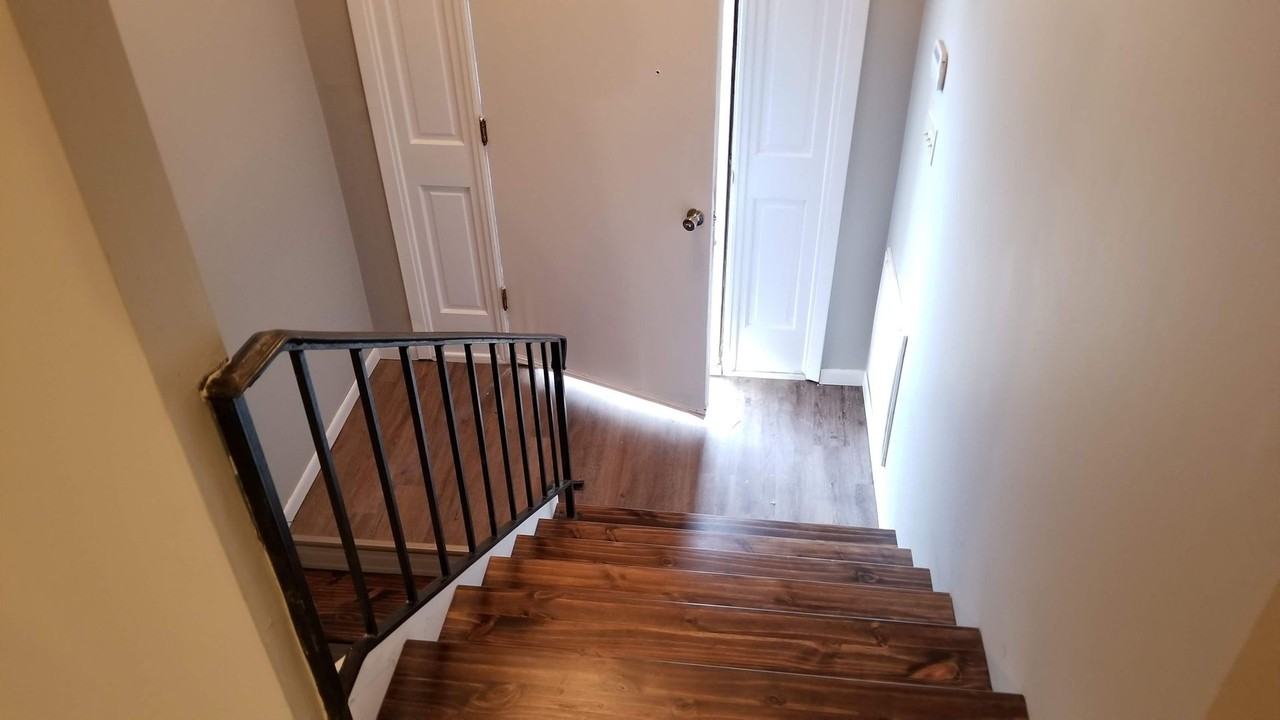 2568 Robin Cir - Photo 2 of 18