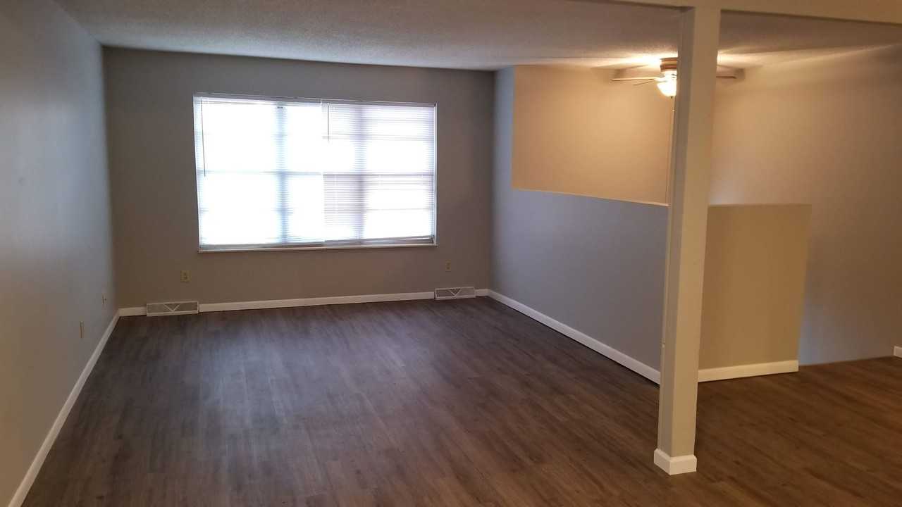 2568 Robin Cir - Photo 3 of 18