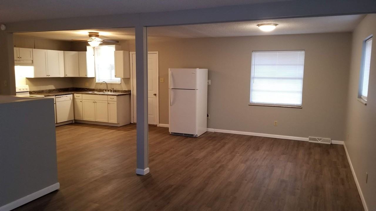 2568 Robin Cir - Photo 5 of 18
