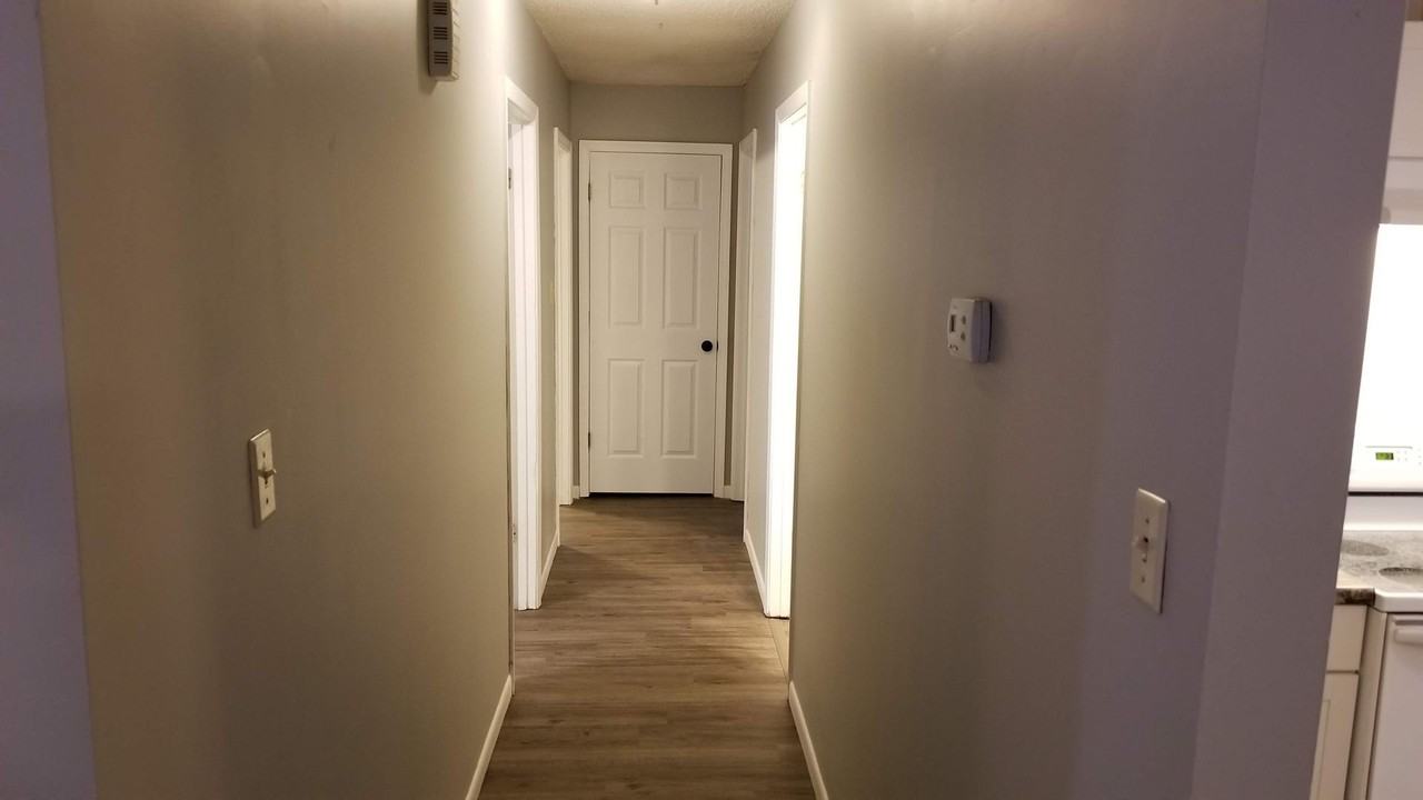 2568 Robin Cir - Photo 7 of 18