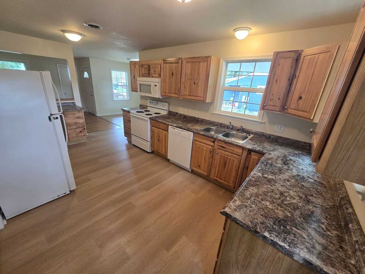 14109 Central Ave - Photo 5 of 9